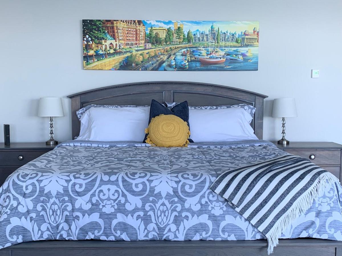 Ocean Front Private Suite Виктория Экстерьер фото