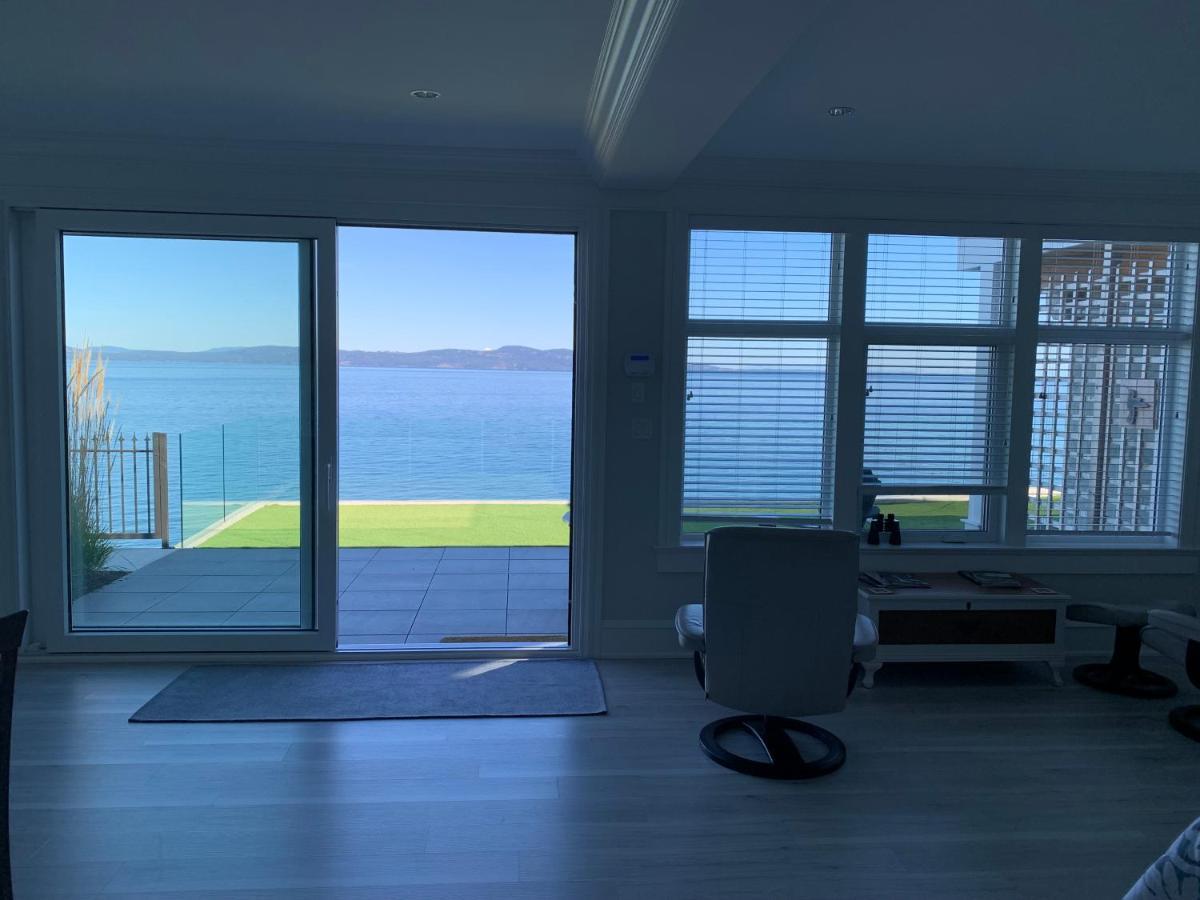 Ocean Front Private Suite Виктория Экстерьер фото